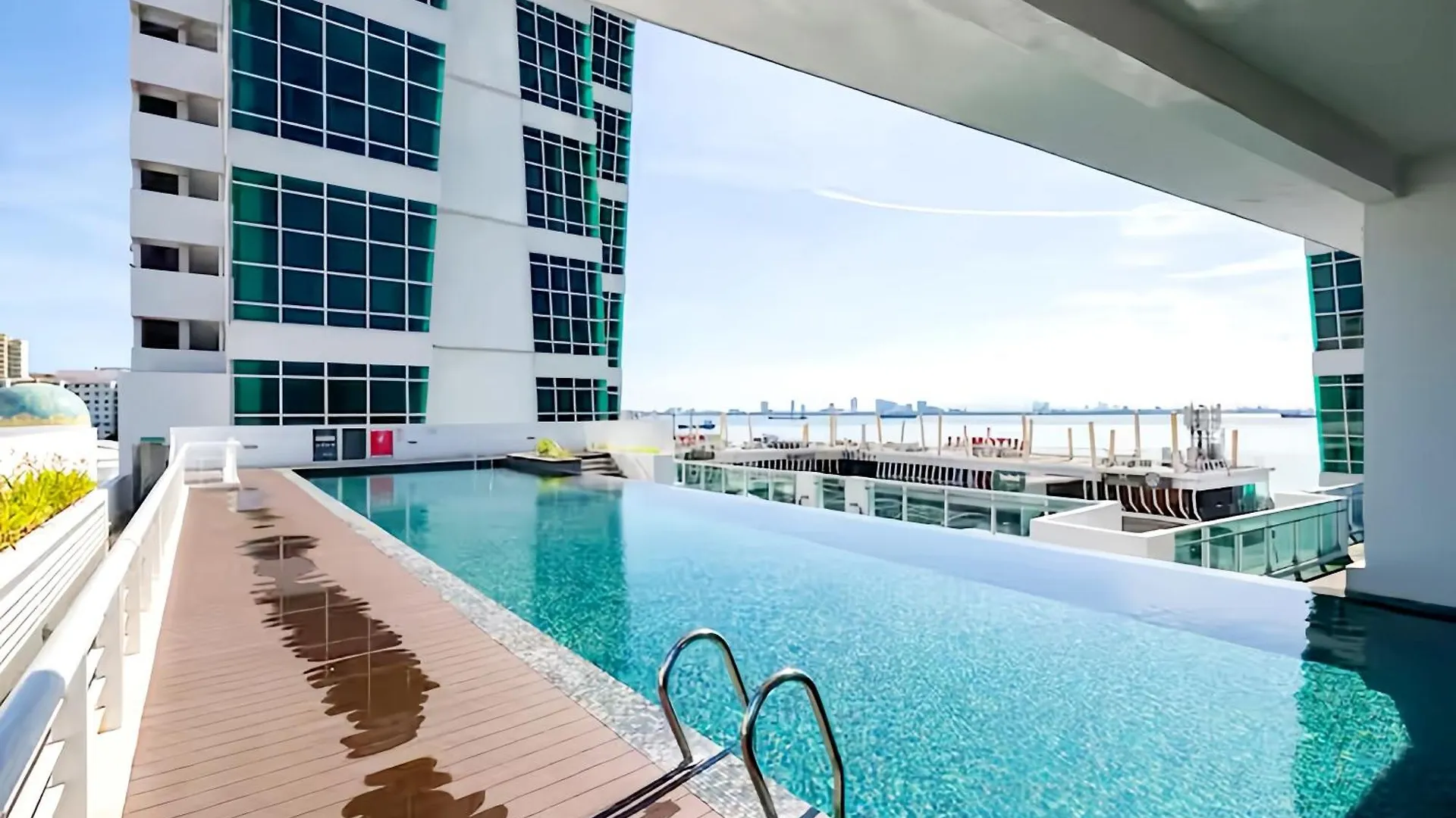 Maritime Suites Penang Jelutong