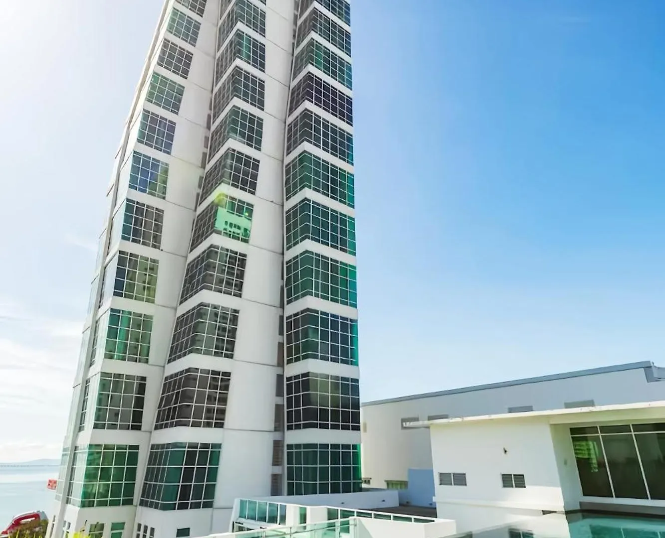 Maritime Suites Penang Jelutong Малайзия